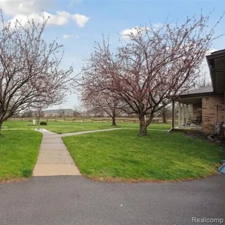 Image 4 - 49261 Bramley Drive, Shelby Charter Township, MI 48315, USA - Condo for sale