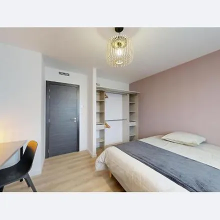 Image 4 - 7 Place Charles de Gaulle, 33700 Mérignac, France - Apartment for rent