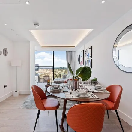Rent this 2 bed apartment on Carrara Tower in City Road, London