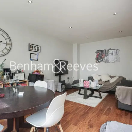 Image 8 - Sequoia House, 191 Townmead Road, London, SW6 2JX, United Kingdom - Apartment for rent