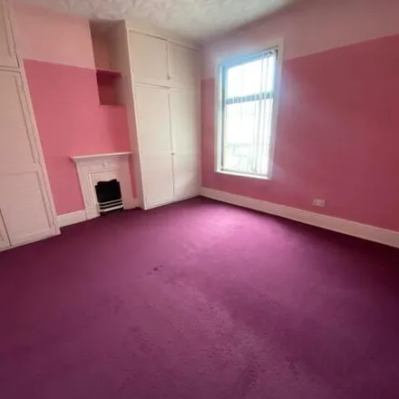 Image 7 - Radcliffe Road, Bentley, DN5 0JH, United Kingdom - House for rent
