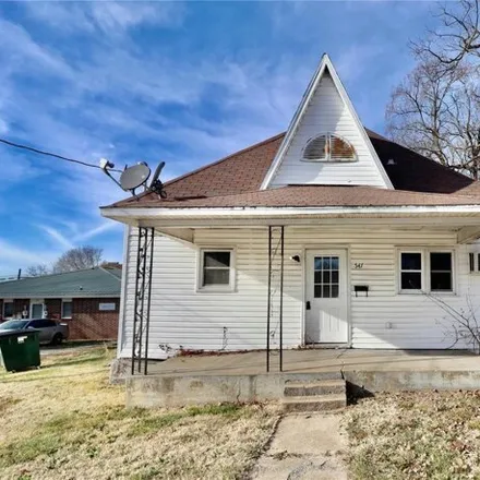 Buy this 2 bed house on 541 West Hayes Street in Lebanon, MO 65536