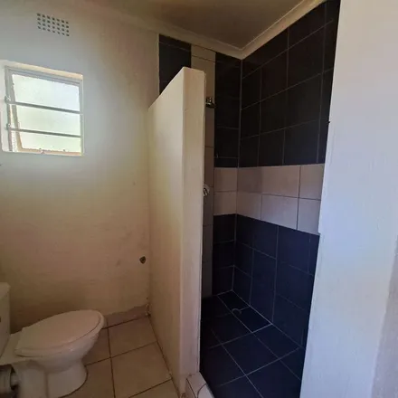 Image 9 - Troupant Place, Johannesburg Ward 104, Randburg, 2118, South Africa - Apartment for rent