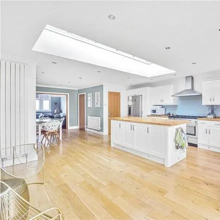 Image 7 - Kneller Gardens, London, TW7 7NP, United Kingdom - Duplex for sale