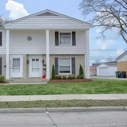 Rent this 3 bed townhouse on 4863 Briarwood Avenue in Royal Oak, MI 48073