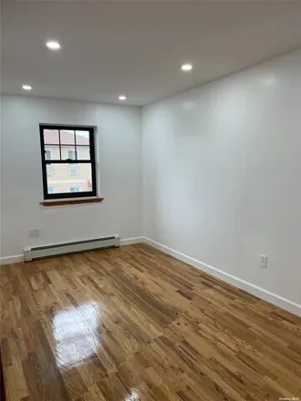 Image 6 - 615 East 102nd Street, New York, NY 11236, USA - House for rent