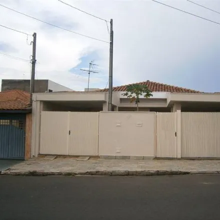 Buy this 3 bed house on Rua Professora Elydia Benetti in Vila Boa Vista II, São Carlos - SP