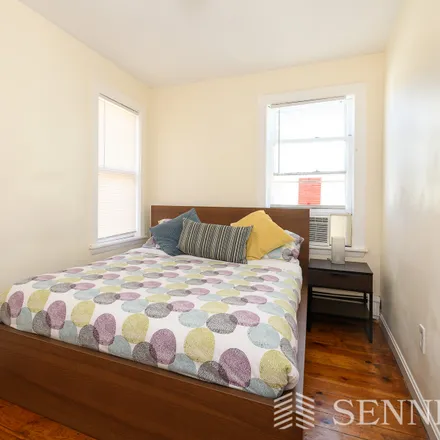 Rent this 3 bed apartment on #3L in 12 Kilby Street, Ward Two