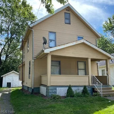Buy this 3 bed house on 1555 Kenilworth Avenue Southeast in Warren, OH 44484