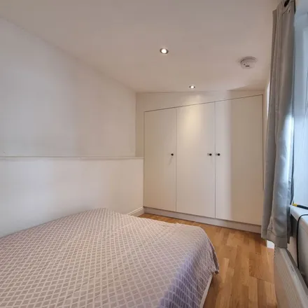 Rent this 1 bed apartment on 165-184 Clapham Park Road in London, SW4 7EW