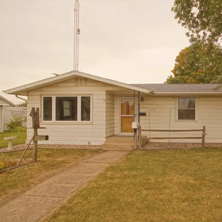 Buy this 2 bed house on 1121 East Smith Street in Warsaw, IN 46580