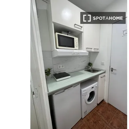 Rent this studio apartment on María Bonita Taco Bar in Calle de San Hermenegildo, 15