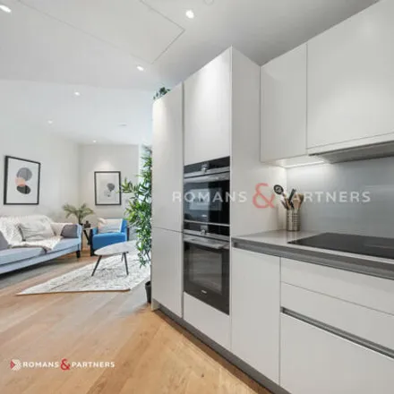 Image 4 - Queenstown Road, London, SW11 8BY, United Kingdom - Room for rent