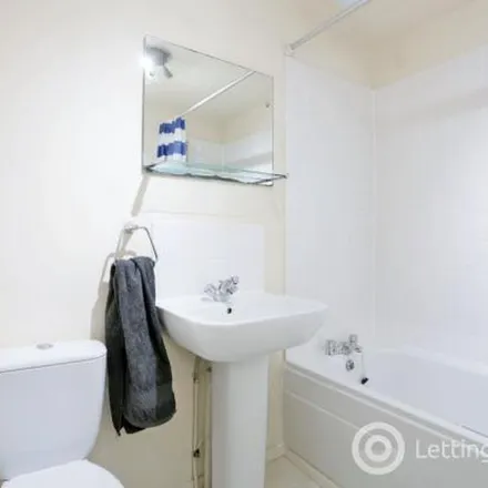 Image 3 - King Street, London, N2 8DY, United Kingdom - Apartment for rent