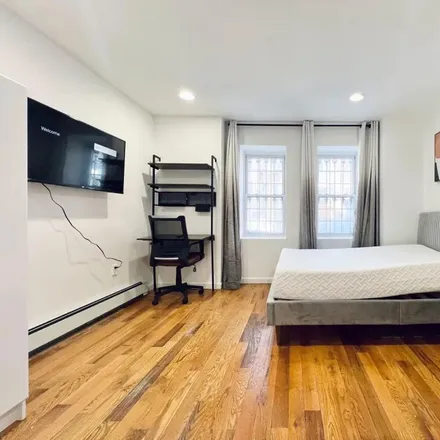 Rent this 3 bed room on 148 Cornelia St in Brooklyn, NY 11221