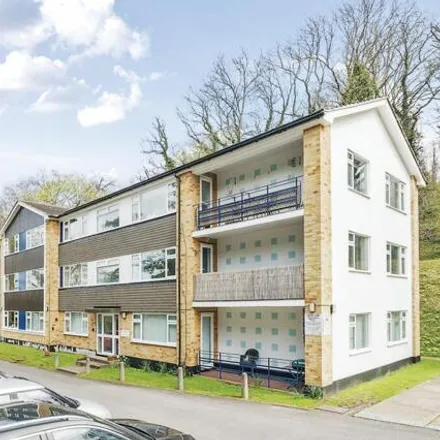 Buy this 2 bed apartment on Elgin Crescent in Tandridge, CR3 6NF