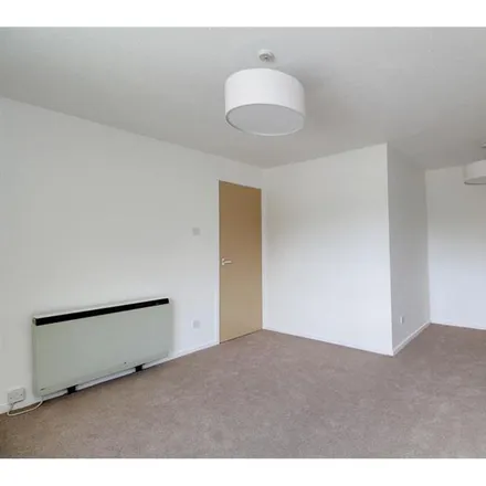 Image 3 - Warley Rise, West Berkshire, RG31 6FX, United Kingdom - Apartment for rent