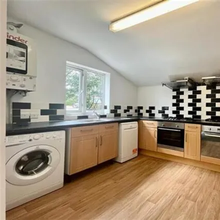 Rent this 5 bed apartment on Exprizza & Desigrill in 244 Cowley Road, Oxford