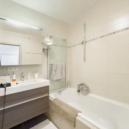 Rent this 2 bed apartment on Churchilllaan 76A-78A in 8790 Waregem, Belgium