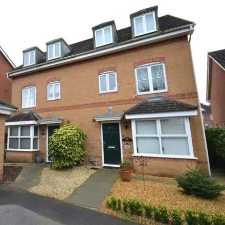 Buy this 5 bed townhouse on Beggarwood Lane in Basingstoke, RG22 4AL