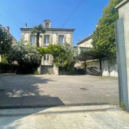 Image 2 - 6 bis Boulevard du Pêcher, 26200 Montélimar, France - House for sale