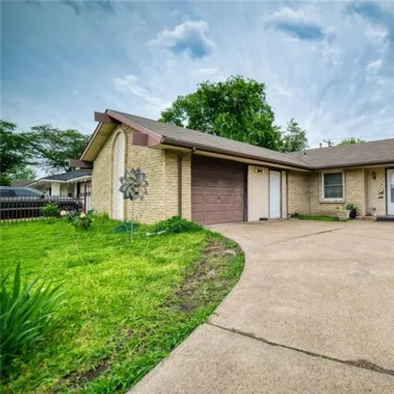 Buy this 4 bed house on 581 Kingston Drive in Grand Prairie, TX 75051