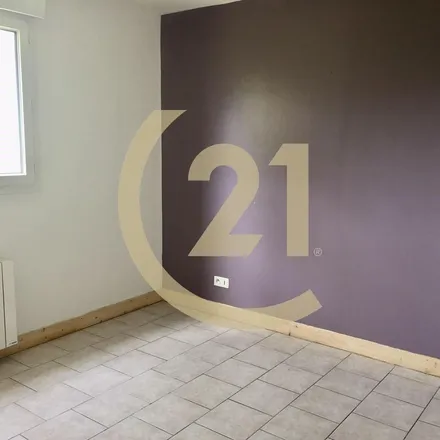 Rent this 3 bed apartment on D 39 in 76430 Tancarville, France