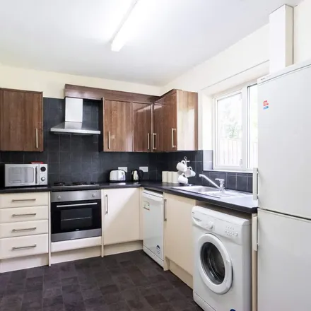 Image 2 - Stanmore Mount, Leeds, United Kingdom - Apartment for rent