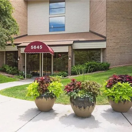 Buy this 2 bed condo on Green Circle Drive in Minnetonka, MN 55343
