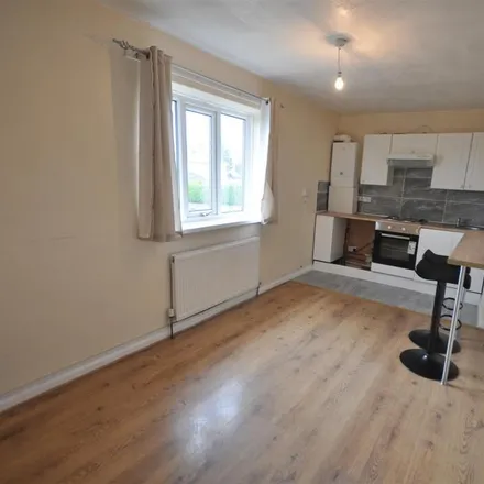 Rent this 2 bed apartment on St Peters Road/Kenilworth Road in St Peters Road, Sprotbrough