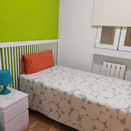 Rent this 4 bed apartment on Madrid in BiciMAD, Calle de Fernández de la Hoz