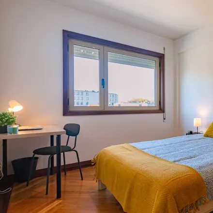 Rent this 5 bed room on Easy Green in Rua de São Tomé 1054, 4200-491 Porto