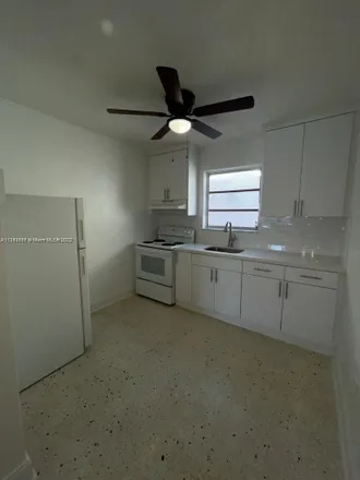 Image 4 - 458 Southwest 9th Street, Latin Quarter, Miami, FL 33130, USA - Apartment for rent