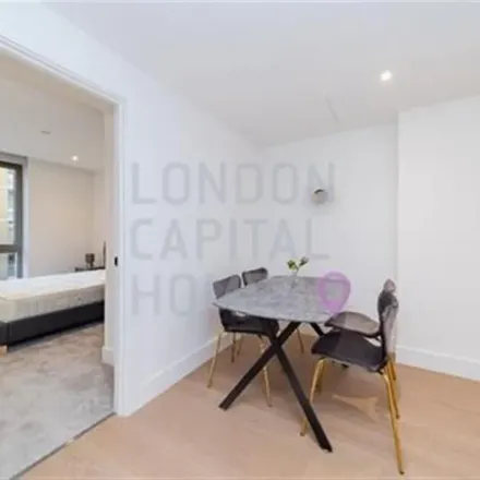 Image 5 - 136 Battersea Park Road, London, SW11 4LY, United Kingdom - Apartment for rent