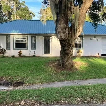 Buy this 3 bed house on 317 North Duss Street in New Smyrna Beach, FL 32168