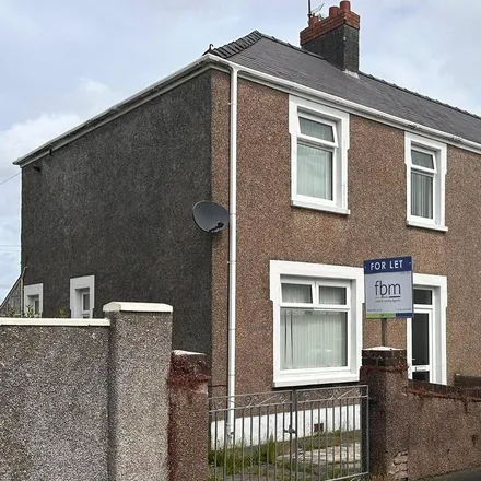 Rent this 3 bed duplex on Imogen Place in Milford Haven, SA73 2JG