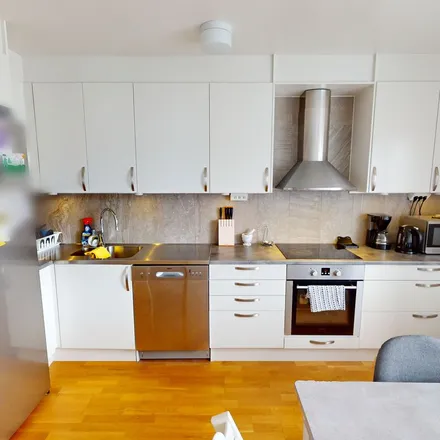 Rent this 3 bed apartment on Kilbacksvägen 3A in 541 38 Skövde, Sweden