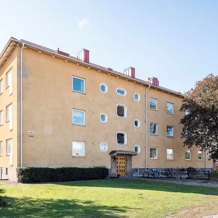 Rent this 3 bed apartment on Tolvmannagatan 3B in 392 35 Kalmar, Sweden