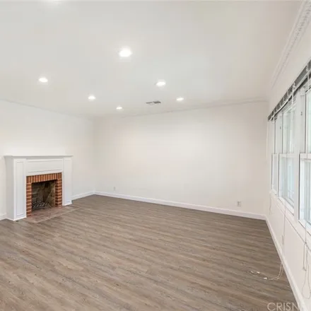 Image 4 - 6253 Auckland Avenue, Los Angeles, CA 91606, USA - Townhouse for sale
