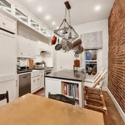 Image 2 - 68 East 93rd Street, New York, NY 10128, USA - Townhouse for sale