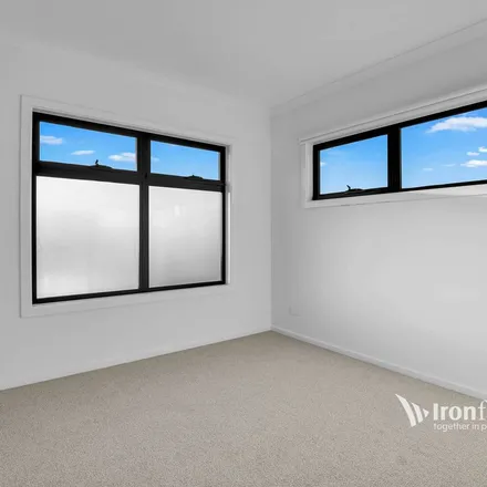Rent this 4 bed townhouse on Camino Crescent in Cranbourne West VIC 3977, Australia