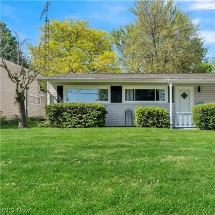 Buy this 3 bed house on 275 Forest Hill Drive in Huron, OH 44839