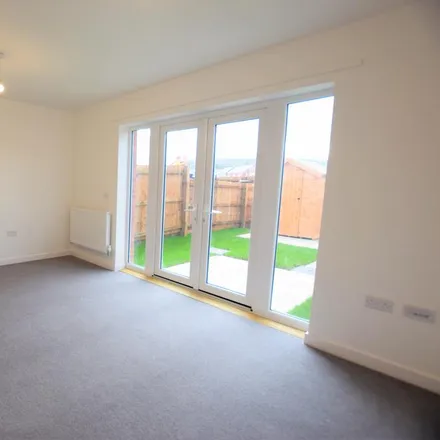 Rent this 3 bed townhouse on 79 The Boulevard in Cardiff, CF11 8GF