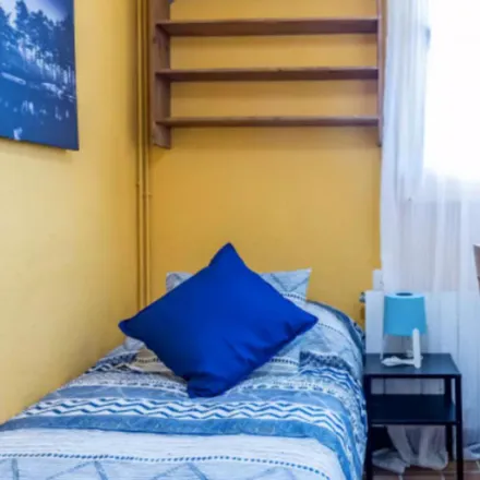 Rent this 5 bed room on Carrer del Bon Orde in 6, 46008 Valencia