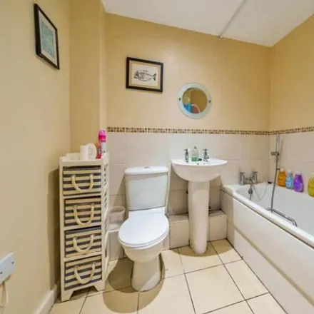 Image 3 - Brimmers Way, Fairford Leys, HP19 7HR, United Kingdom - Apartment for sale