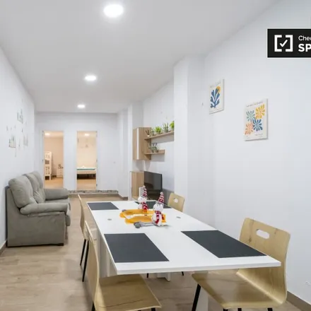 Rent this 2 bed apartment on Antiguo Cine Valencia in Carrer de Vicente Lleó, 1