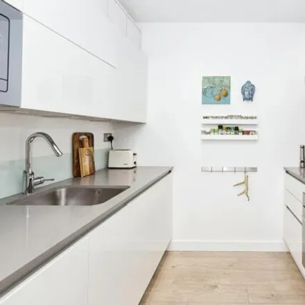 Image 6 - Cornhill House, 36 St Paul's Way, Bow Common, London, E3 4YH, United Kingdom - Apartment for sale