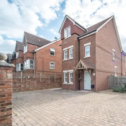 Rent this 6 bed house on Livingstone Primary School in Clapham Road, Bedford