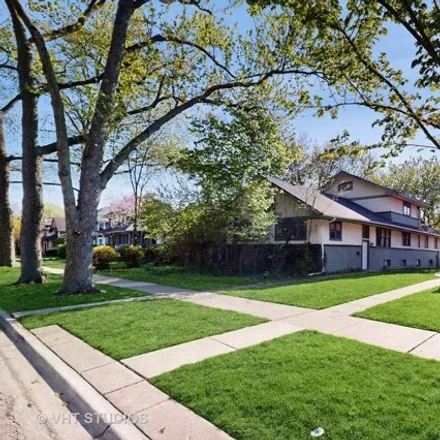 Buy this 4 bed house on Beat 2513 in 855 North Grove Avenue, Oak Park