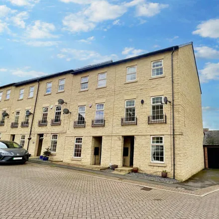 Buy this 4 bed townhouse on Hepworth Close in Wakefield, S75 5GP